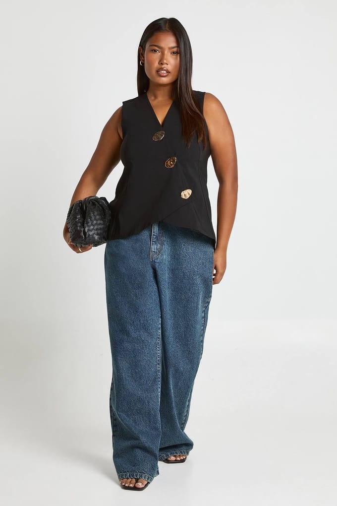 boohoo Dames Plus Gouden knoopaccentvest | Black | Maat: 28