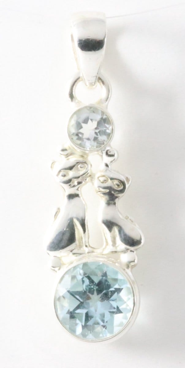 Zilveren hanger met blauwe topaas en katten