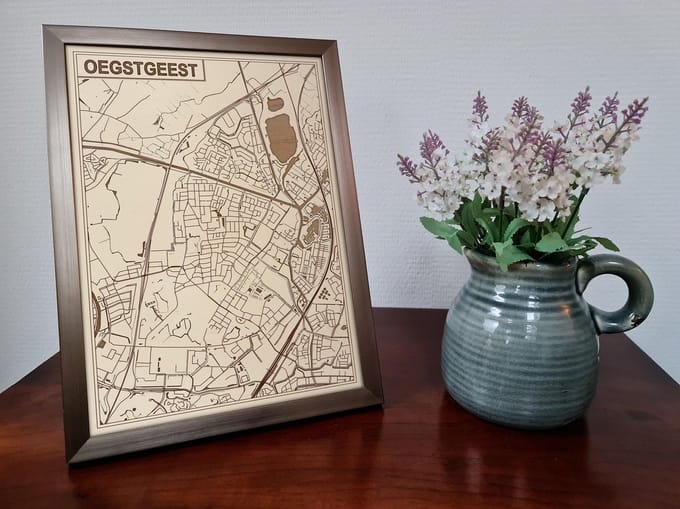 Decoratief Beeld - Houten Van Oegstgeest - Hout - Bekroned - Bruin - 21 X 30 Cm