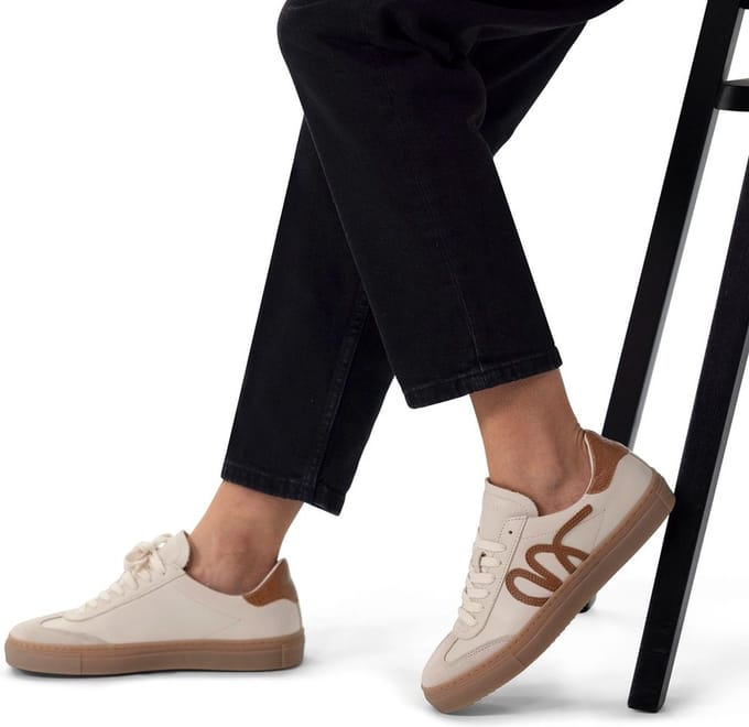 Manfield - Dames - Beige leren sneakers met suède details - Maat 36
