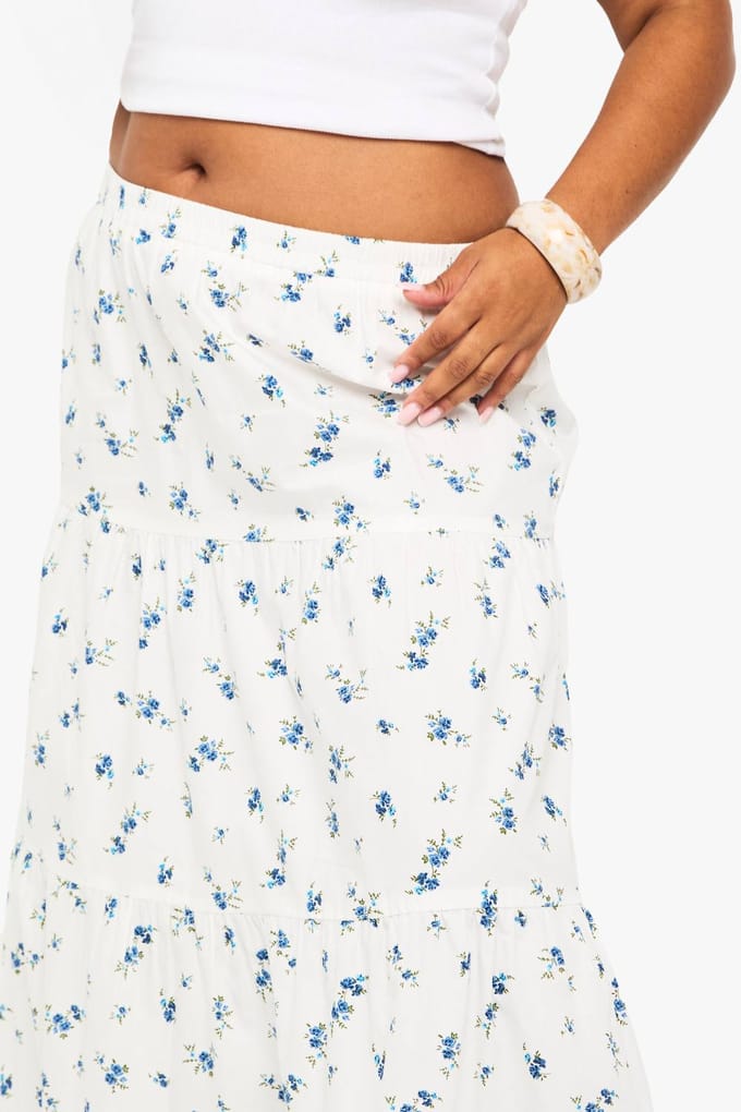 boohoo Dames Plus Floral Poplin Gelaagde Maxi-rok | Wit | Maat: 48