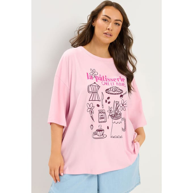 Yours Roze Graphic Tshirt Met 'La Patisserie' Opdruk Size 48