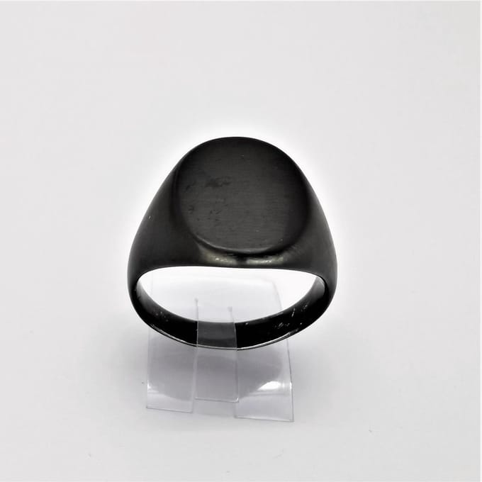 Schitterend - Stoer - RVS ovale mannen zegelring maat 20 zwart coating.