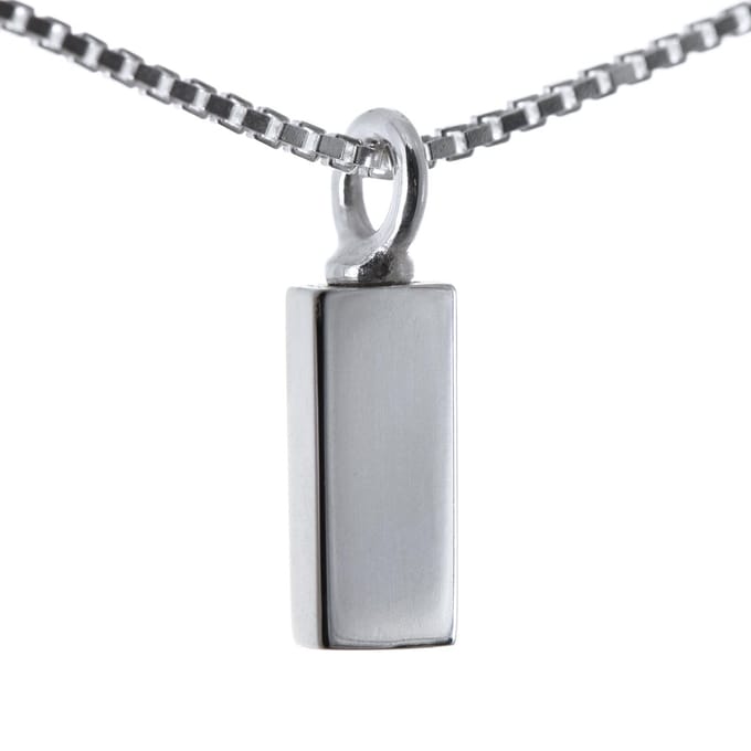Ashanger zilver, model Staafje. Met collier.