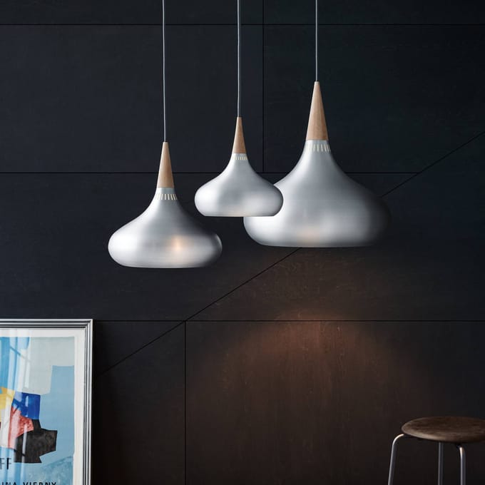 FRITZ HANSEN Orient P2 Hanger aluminium/eiken Ø 34 cm