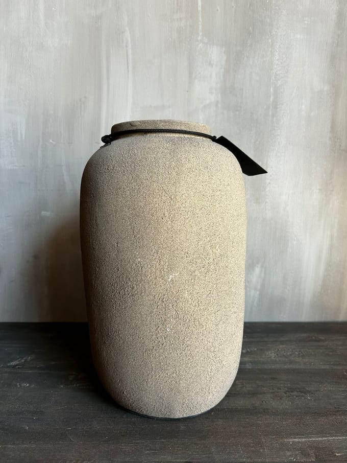 Still| vaas| flesvaas| medium flesvaas| aardewerk vaas| KLEUR: LATTE| vaas| hoog 30 cm