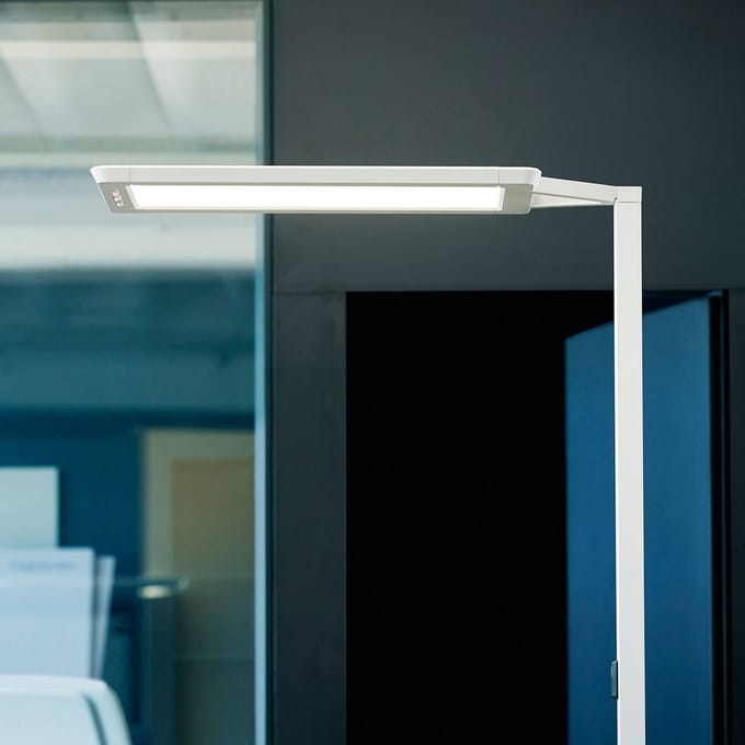 Waldmann LED-staanlamp YARA.single, 107 W, 15000 lm, 2700-6500 K, magneetschakelaar, bewegings- & daglichtsensor, direct/indirect licht, aluminium-zilver