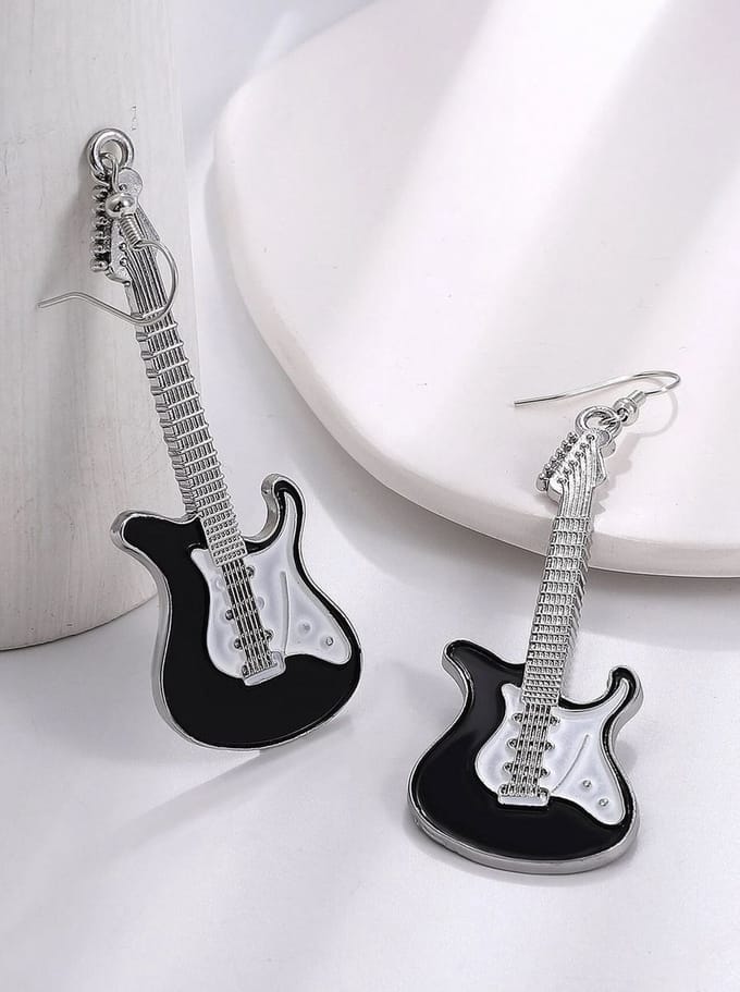 oorbellen gitaar zwart wit