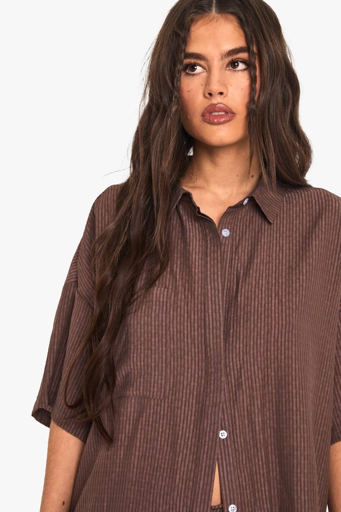 boohoo Dames Textuurstreept kortemouwshirt | Chocoladebruin | Maat: 40
