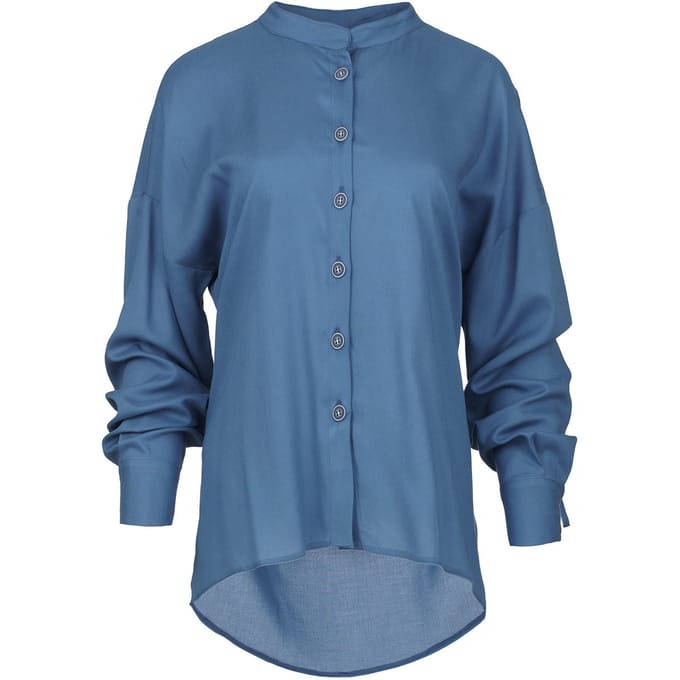 Hemelsblauwe blouse met mandarijnkraag