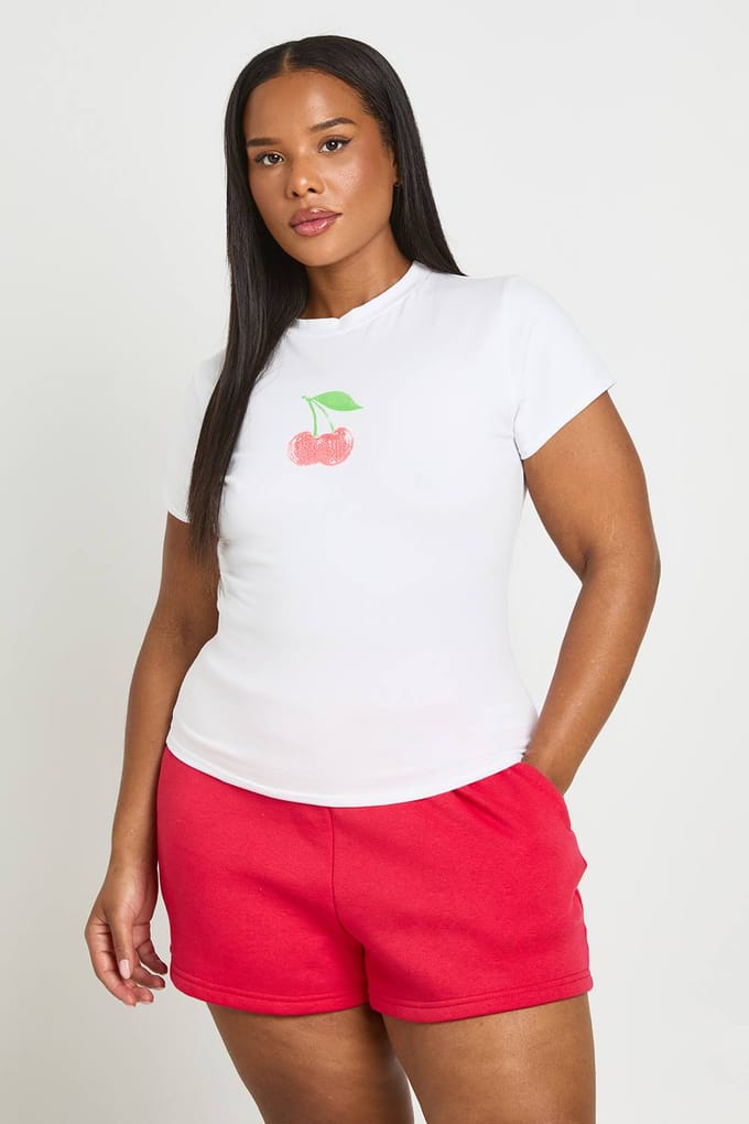 boohoo Dames Plus Kersen Print Baby Tee | Wit | Maat: 50