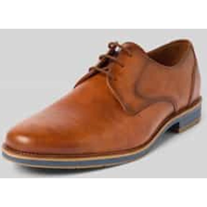 Leren derbyschoenen met siernaden