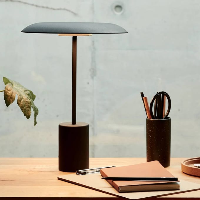 Beacon Lighting Beacon LED tafellamp Smith, zwart, metaal, USB-poort