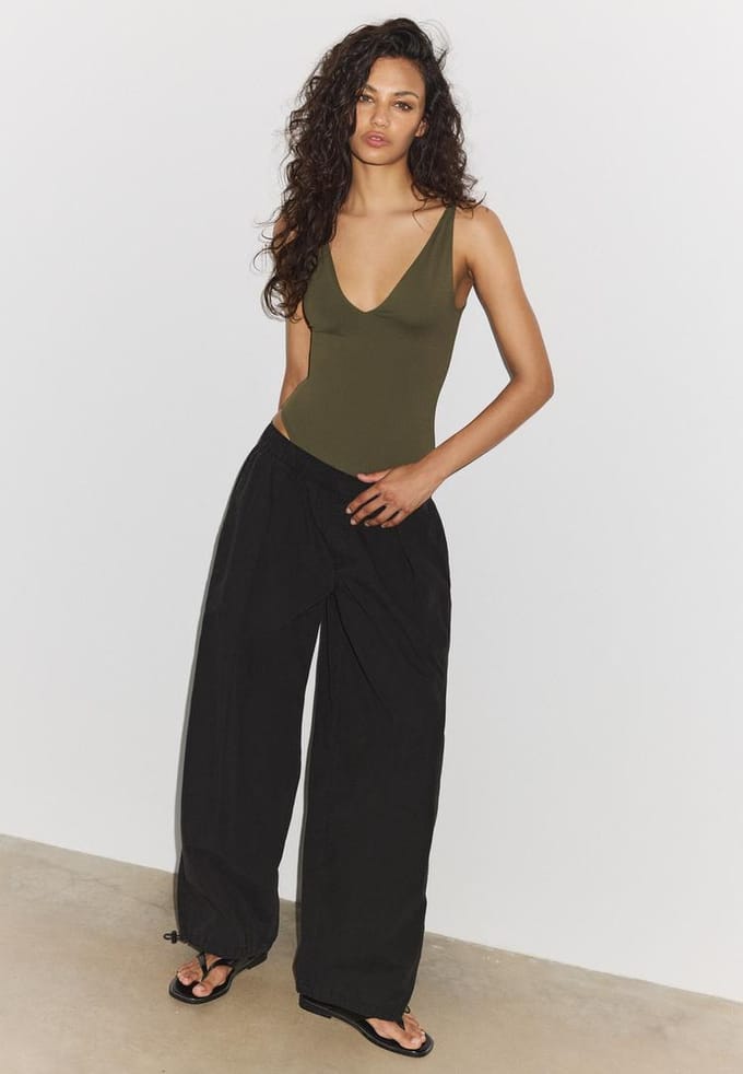 Stradivarius Body met spaghettibandjes en V-hals  Kaki S