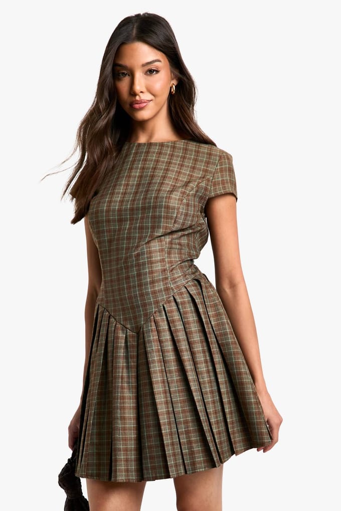 boohoo Dames Cap Mouws Geplooide Getailleerde Jurk | Maat: 12