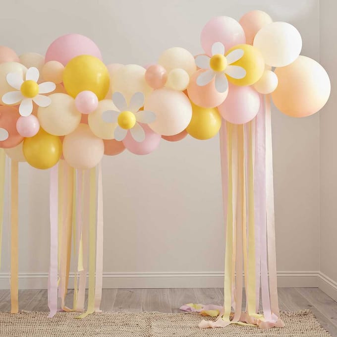 Ballonnenslinger madeliefjes met 70 ballonnen