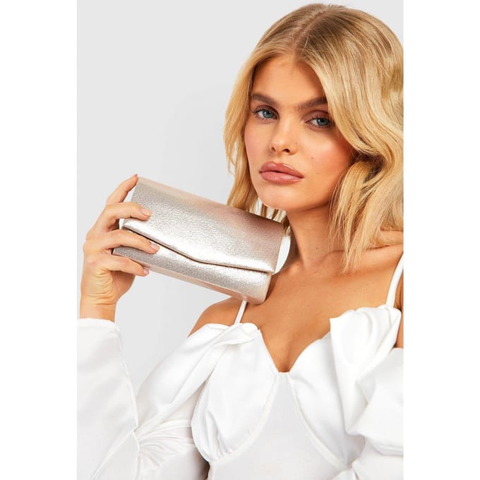 boohoo Dames Gestructureerde Metallic Clutch Bag & Ketting | Goud