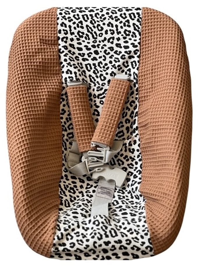 Stokke newborn hoes camel wit panter