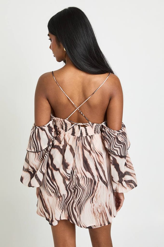 boohoo Dames Zebra Chiffon Playsuit Met Open Schouders En Ruches | Zebraprint | Maat: 40