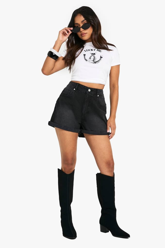 boohoo Dames Petite Denim Mom Short | Washed Black | Maat: 44