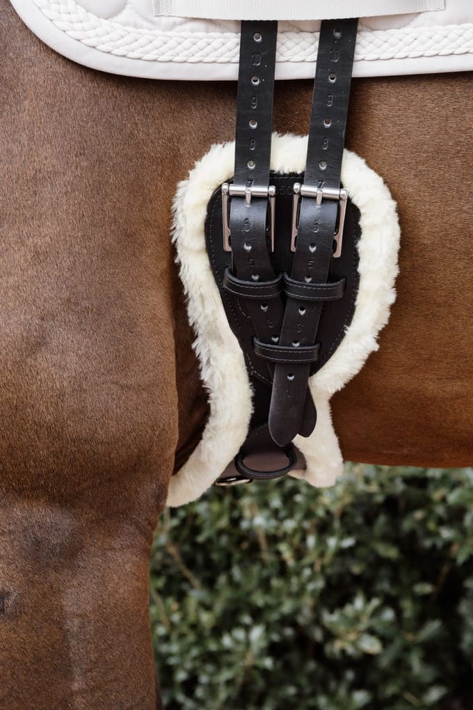 Kentucky Horsewear - Anatomische Korte Singel wol/bont zwart 70 cm