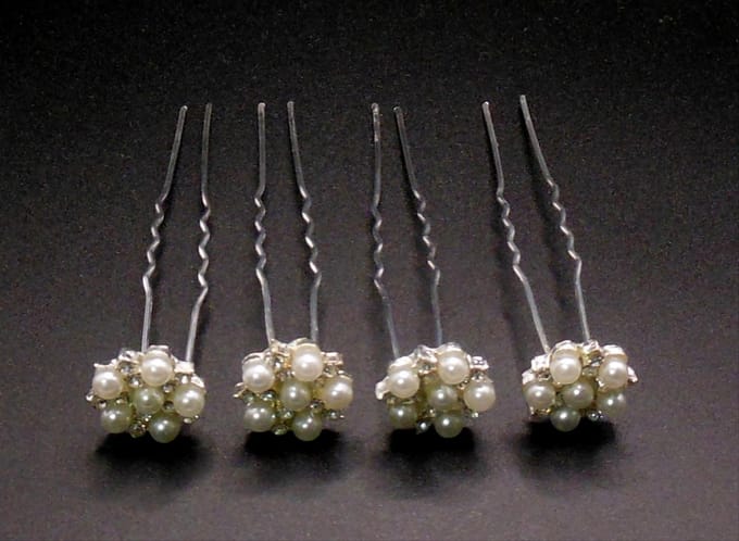Haarpinnen 6 kleine parels met strass set van 4 stuks.