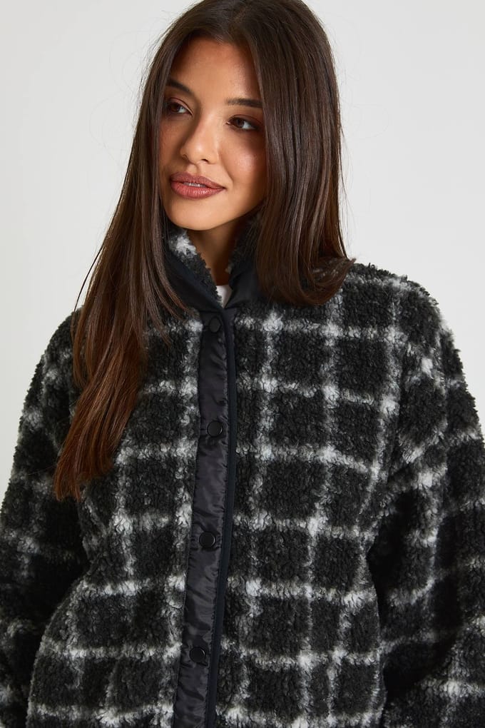 boohoo Dames Vierkant bedrukt teddyjasje met knoopsluiting | Zwart | Maat: 38