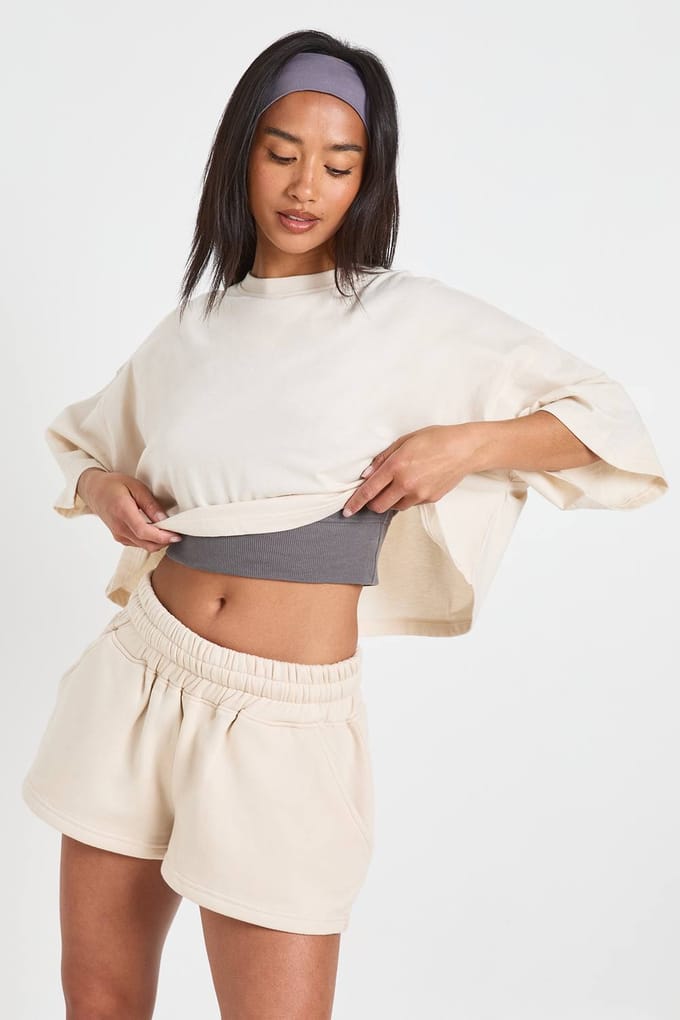 boohoo Dames Petite Boxy Crop T-shirt En Short Set | Ecru | Maat: Medium