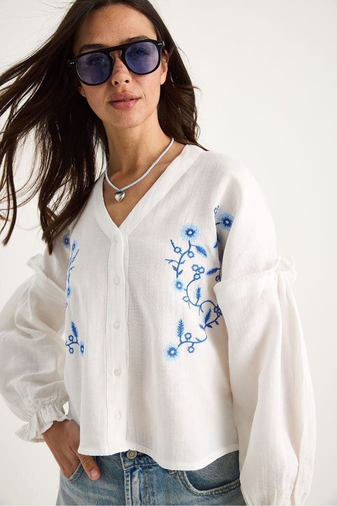 Geborduurde V-hals Cropped Blouse