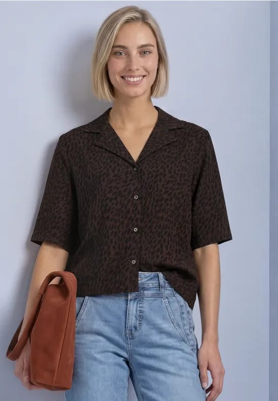Blouse met korte mouwen en een bowlingkraag