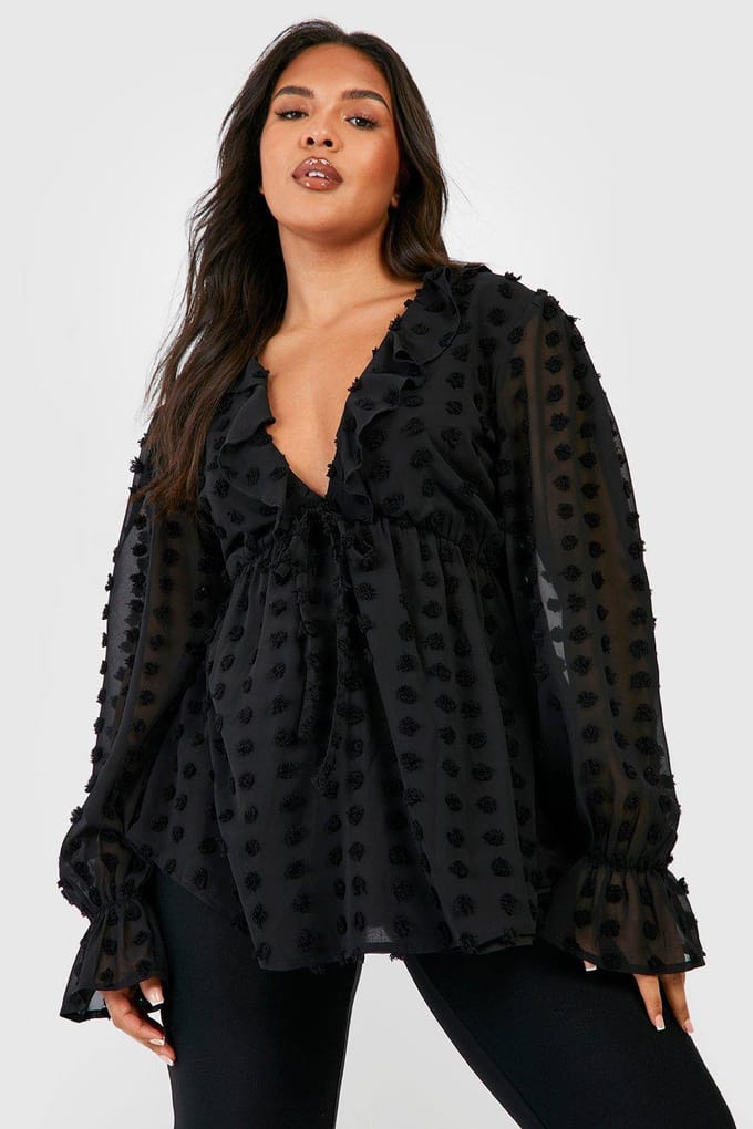boohoo Dames Plus Large Dobby Chiffon Ruffle Smock Top | Zwart | Maat: 48