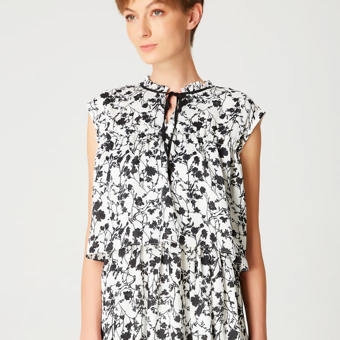 Korte jurk met ruches en bloemenprint