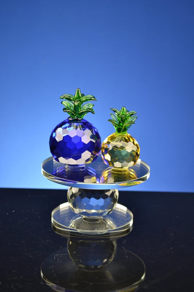 Luxe Kristallen Ananas Set op Schaal – Kleurrijk en Elegant Design