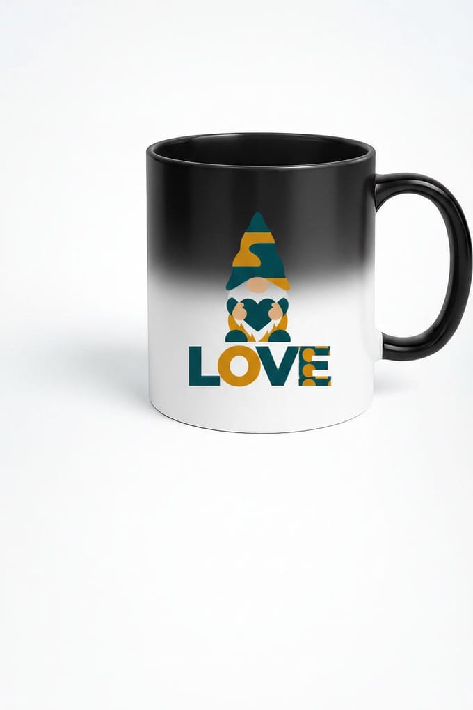 Magische Mok: Liefdeskabouter met Hart & LOVE Tekst - Hittegevoelig Design