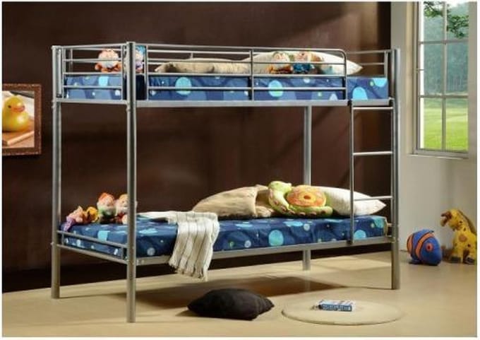 Stapelbed 90x200 deelbaar met Stalen Bodem