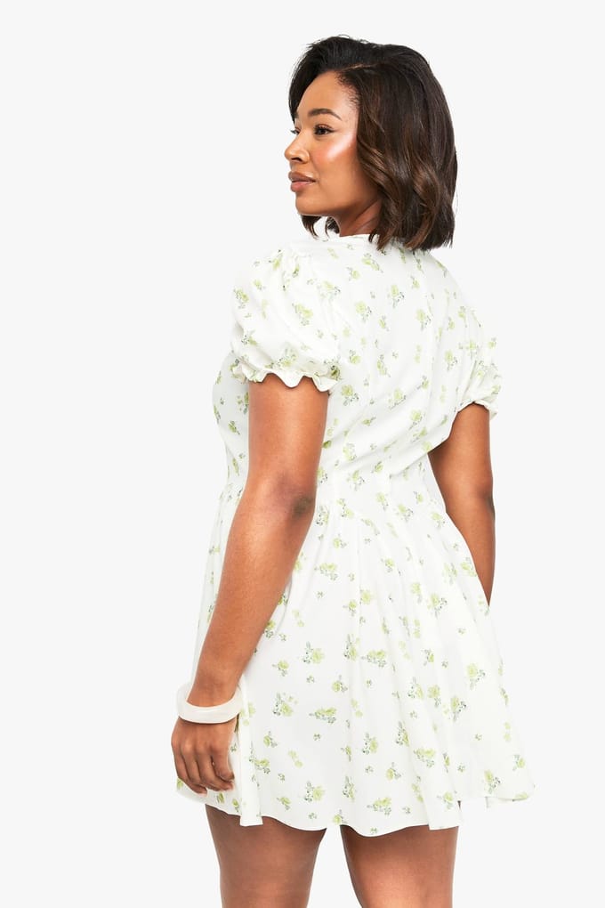 boohoo Dames PLUS PUFF MOUW DITSY MELKMEISJE JURK | Ivory | Maat: 28