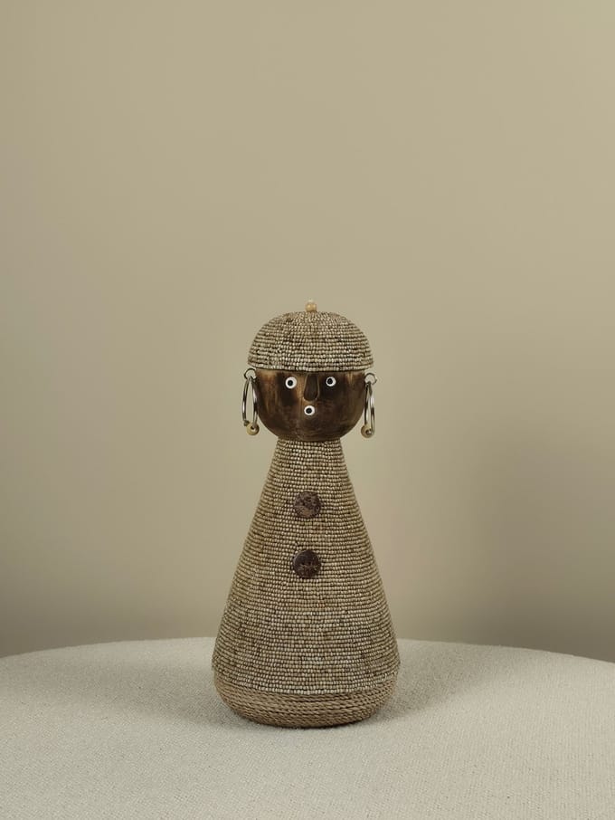 Blitzdeco - Decoratieve Pop - Juno - Handgemaakt - Beige met Bruine Accenten - 20-30cm - 30CM