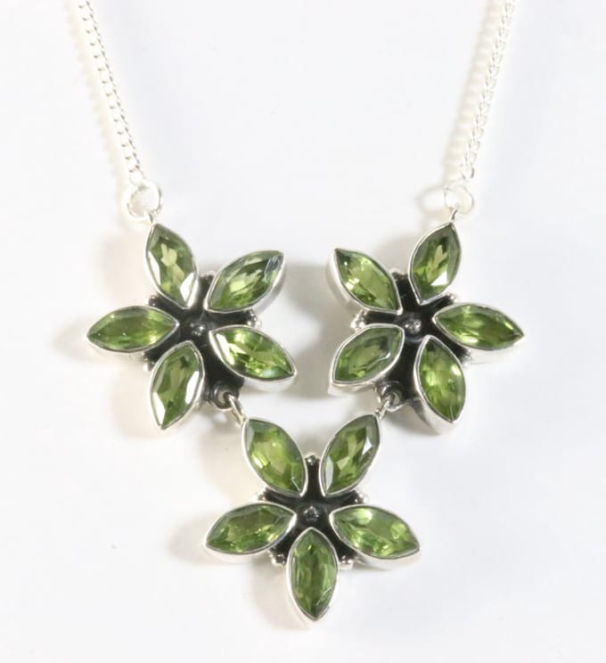 Zilveren ketting met peridoot
