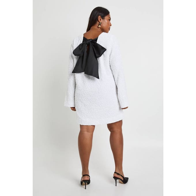 boohoo Dames Plus Pailletten Fluweel Strikrug Shiftjurk | Wit | Maat: 48