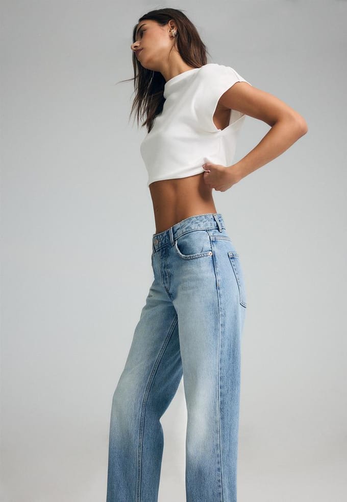 Stradivarius Slim fit jeans met rechte pijpen  MIDDENBLAUWE DENIM WASSING 32