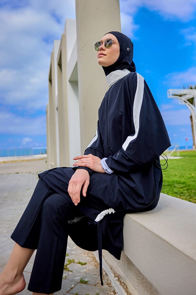 Zwarte, bescheiden badmode Burkini-set met volledige dekking