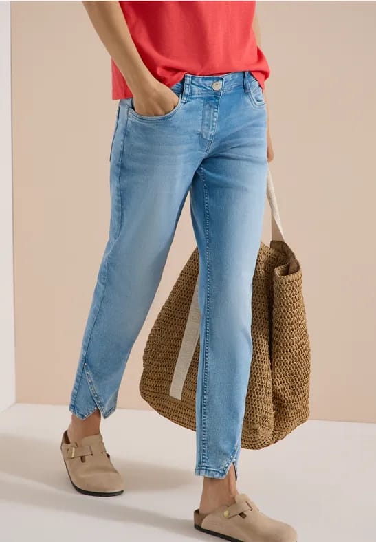 Straight Leg jeans met klinknageldetails
