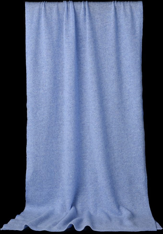 Zachte gebreide merino cashmere sjaal in blauw