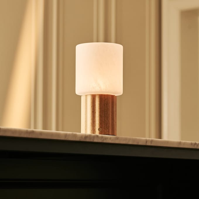 Tavellio Frank Oplaadbare Tafellamp – H22 – Hout en Glas – Lichtbruin