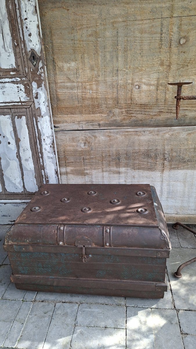 Suitcase old iron