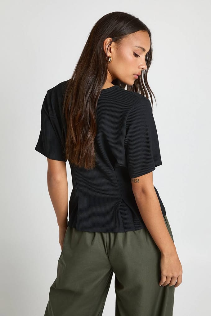 boohoo Dames Ottomaanse rib T-shirt met getailleerde taille | Black | Maat: 8