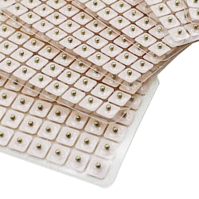 600 Stuks Magnetische Acupressuur Oorpunt Pleisters Magnetische Acupressuur Oorkralen Telt Pellets voor Oor white