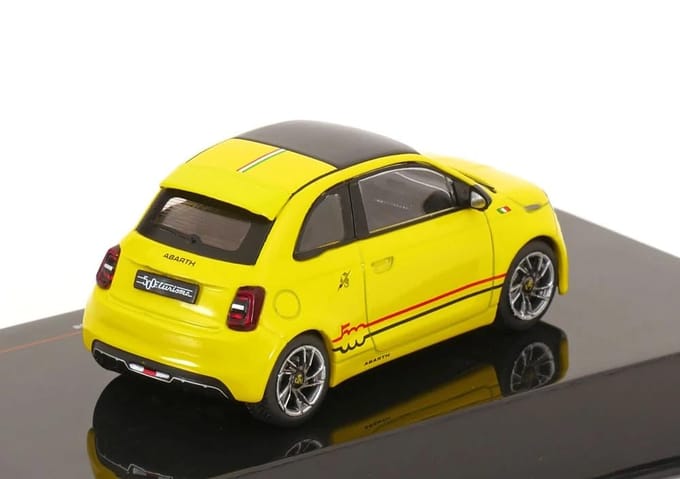 Fiat 500e Abarth 2024 Geel Modelauto 1/43 Ixo Models