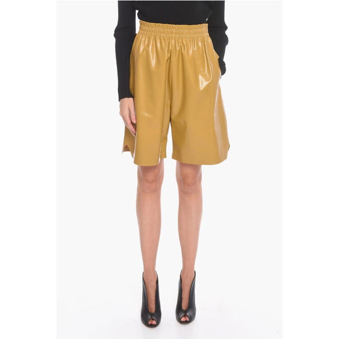 GLANZENDE Gaucho-shorts van leer in geel