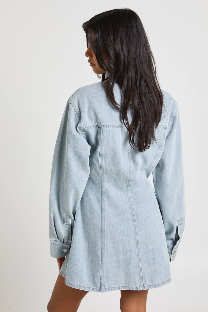 boohoo Dames Lange Mouw Denim Jurk met Getailleerde Taille | Gebleekt Blauw | Maat: 44